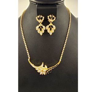 Vintage 70's Black & Clear Rhinestone Costume Jewelry Set Necklace & Earrings